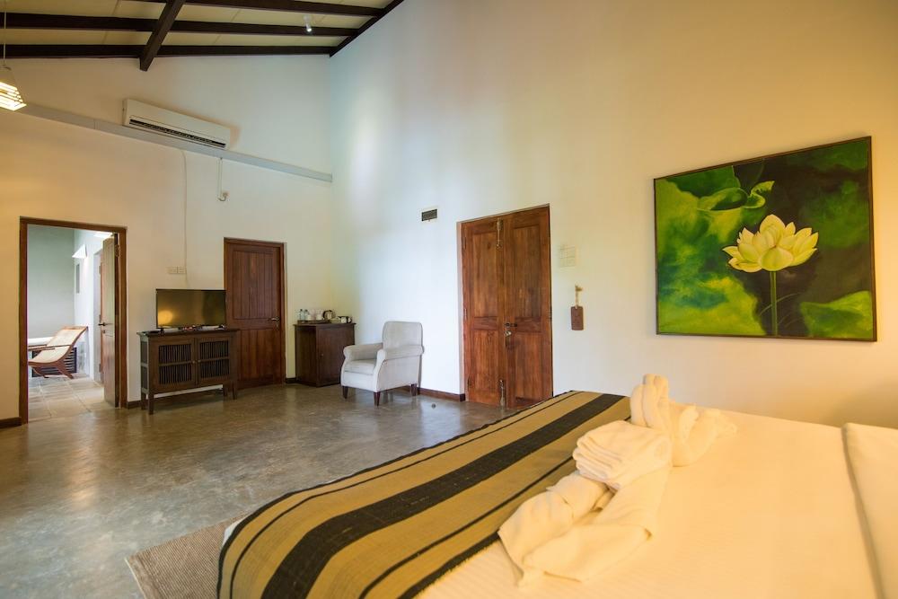 Roman Lake Ayurveda Boutique Resort - Level 1 Certified Ahungalla Exterior photo