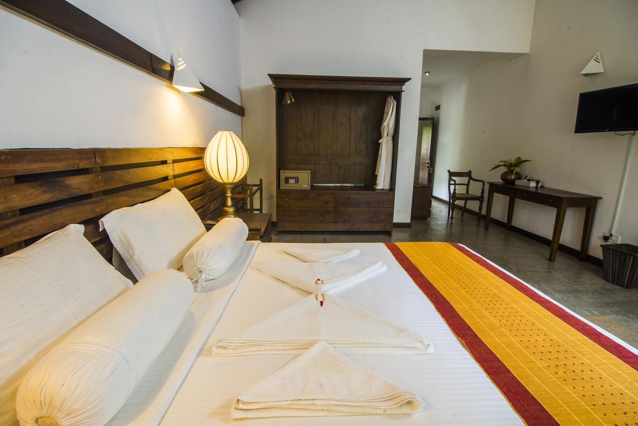 Roman Lake Ayurveda Boutique Resort - Level 1 Certified Ahungalla Exterior photo